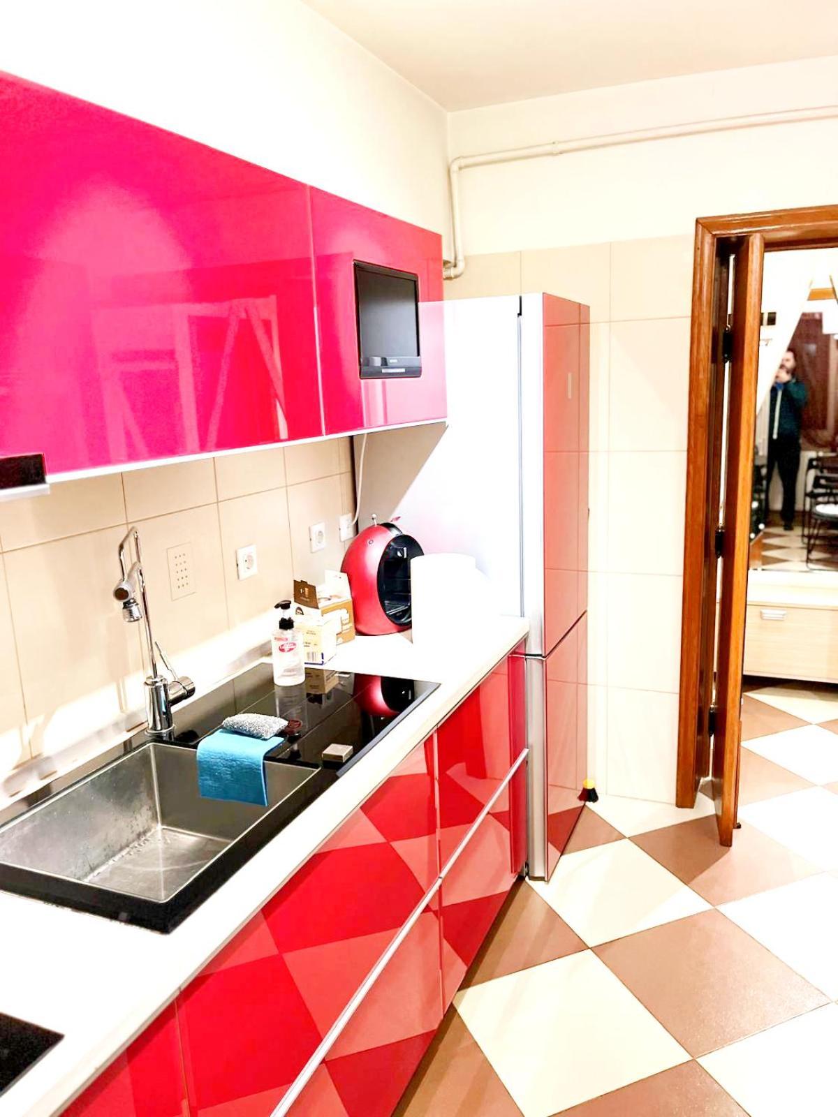 Romana 100 Sqm Deluxe Apartament Apartment *