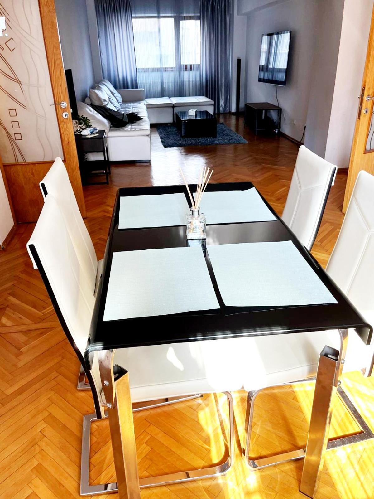 Romana 100 Sqm Deluxe Apartament Apartment *