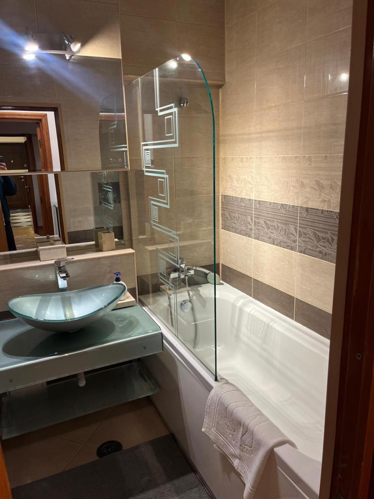 Romana 100 Sqm Deluxe Apartament Apartment *