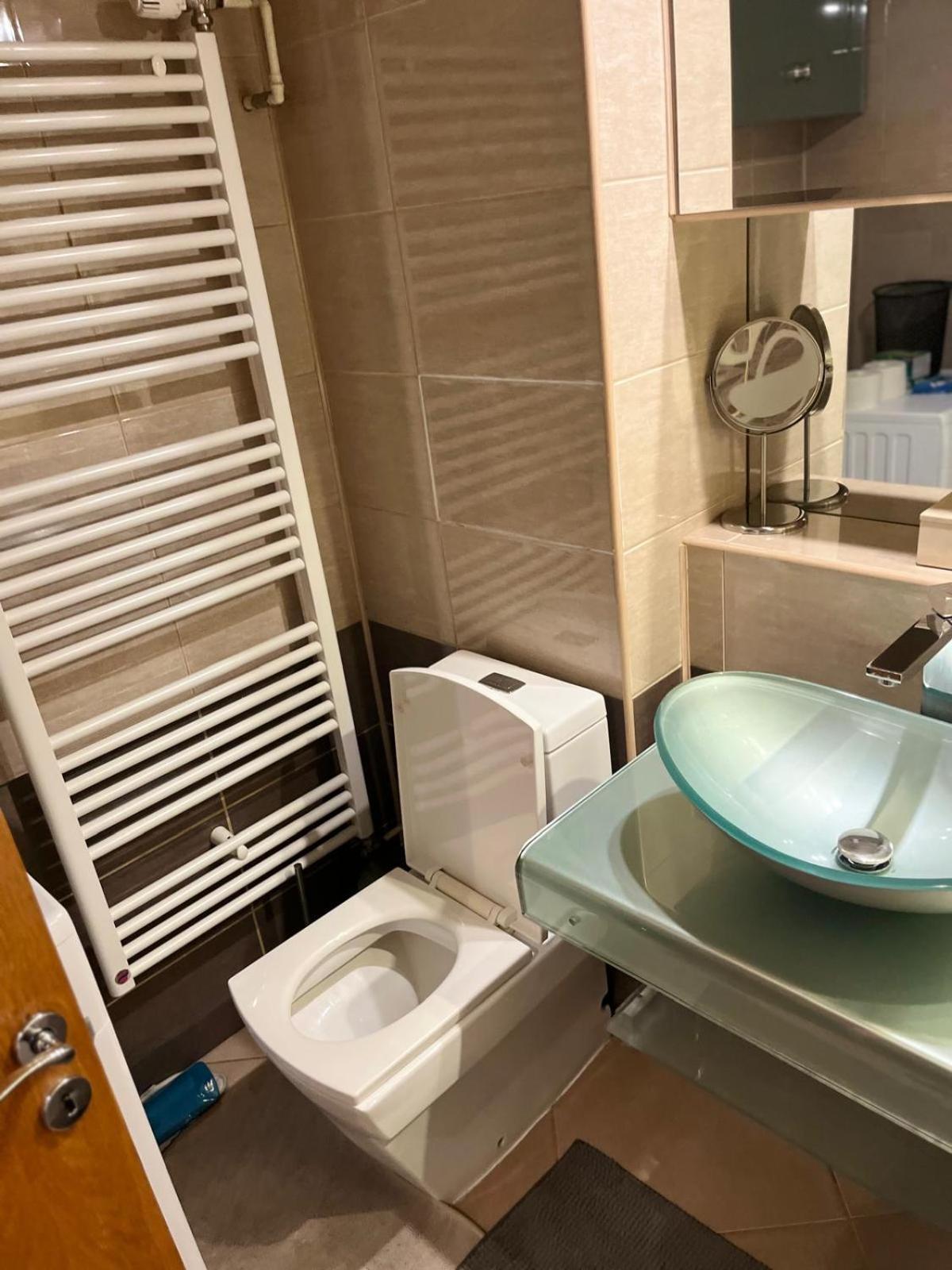Appartamento Romana 100 Sqm Deluxe Apartament Bucarest